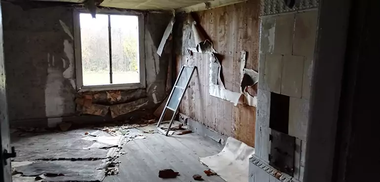 Why Selling a Distressed House Through Traditional Methods Fails in East Hartford
